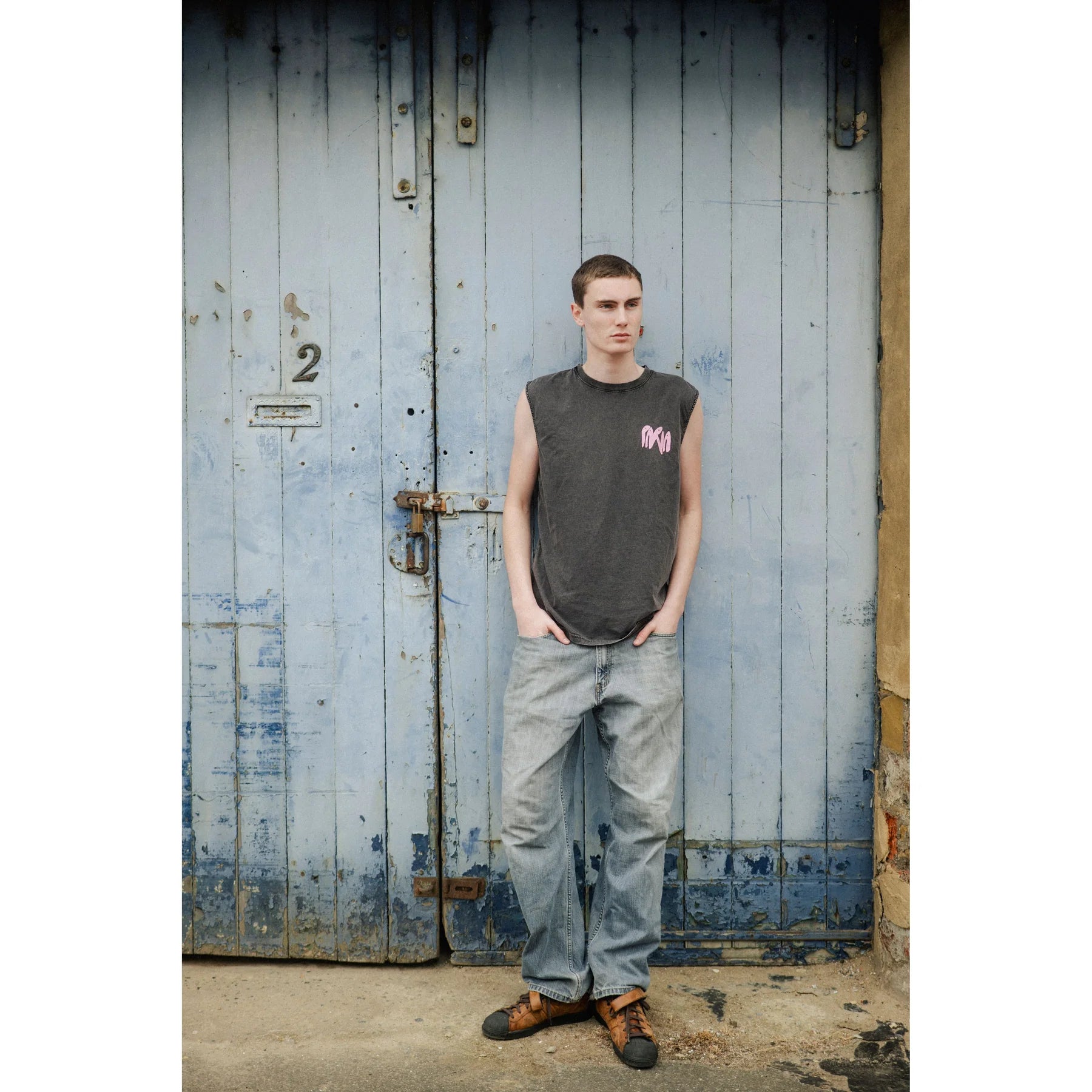 Sleeveless T-shirt