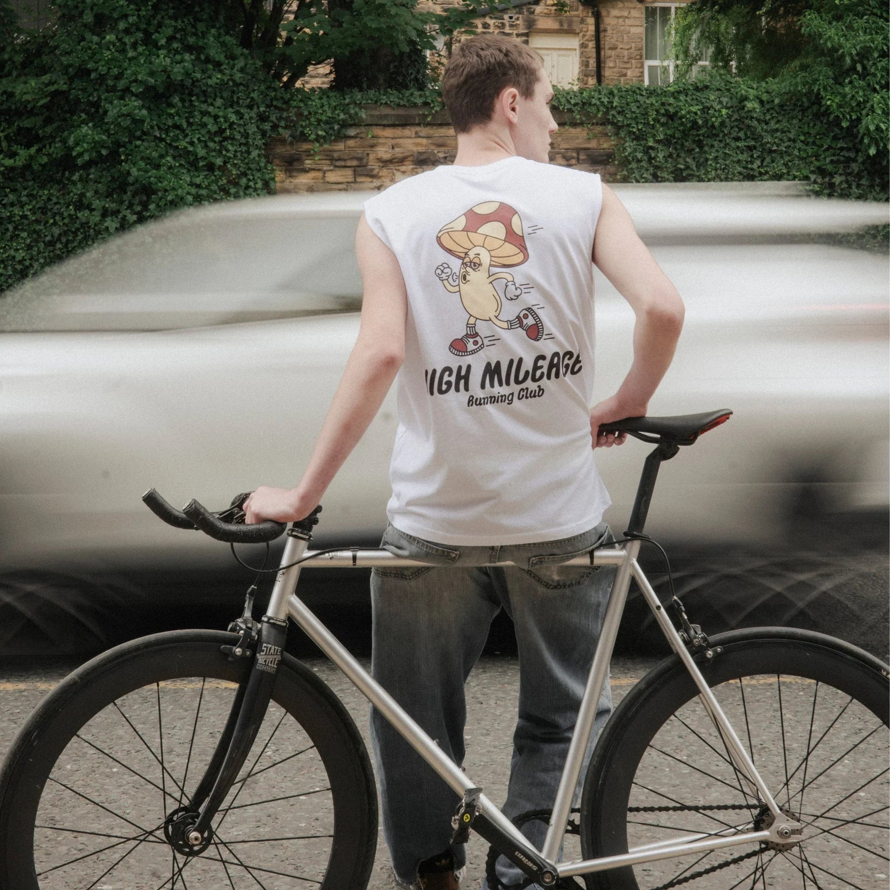 Sleeveless T-shirt