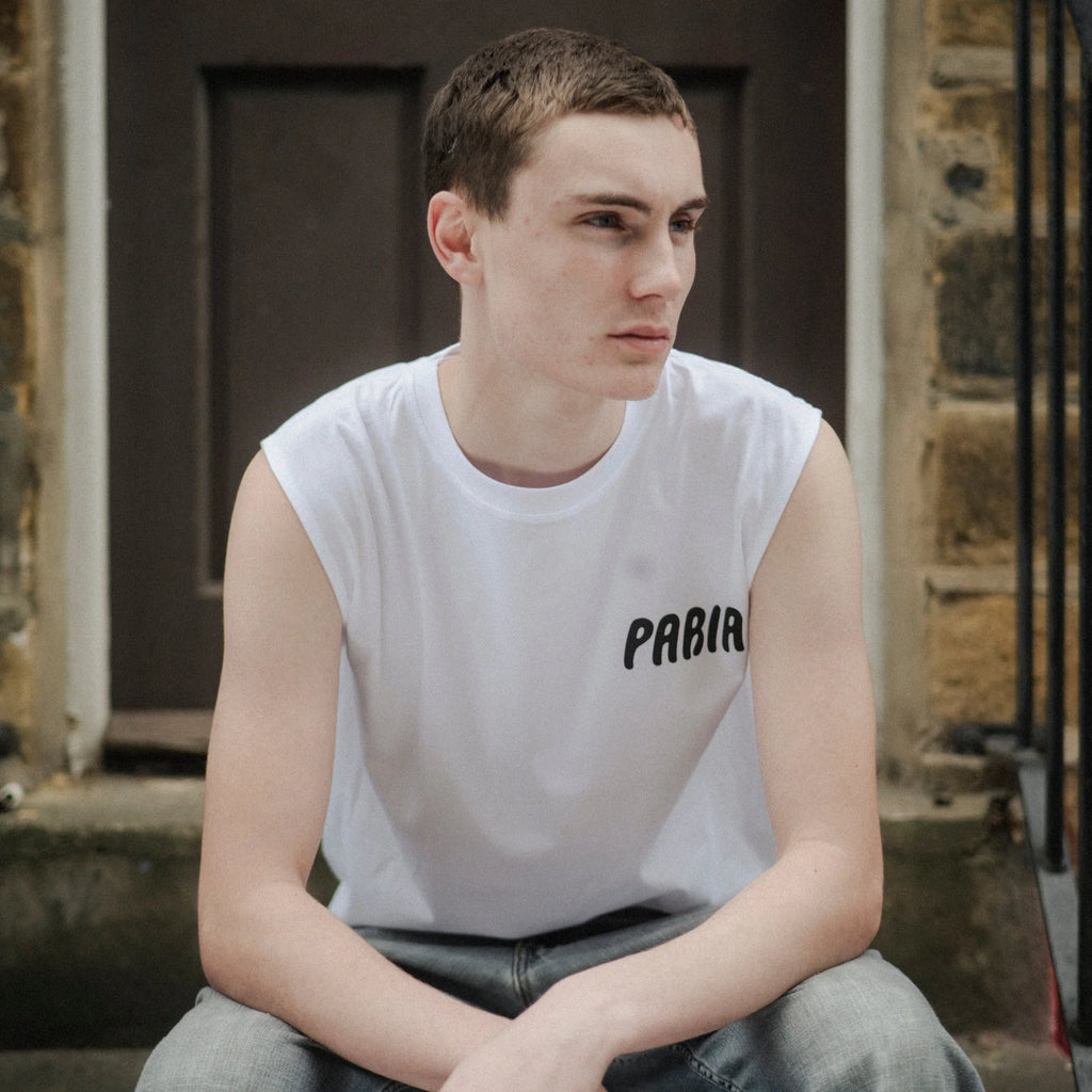 Sleeveless T-shirt